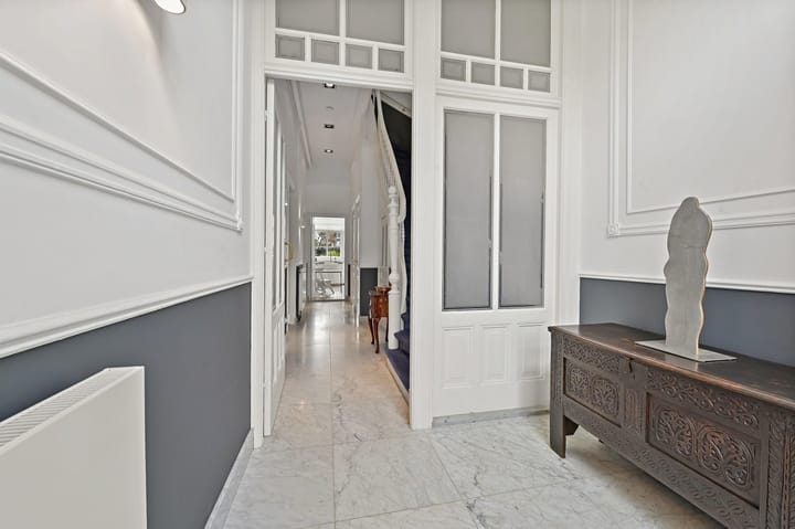 Photo 3 of Johan van Oldenbarneveltlaan 44