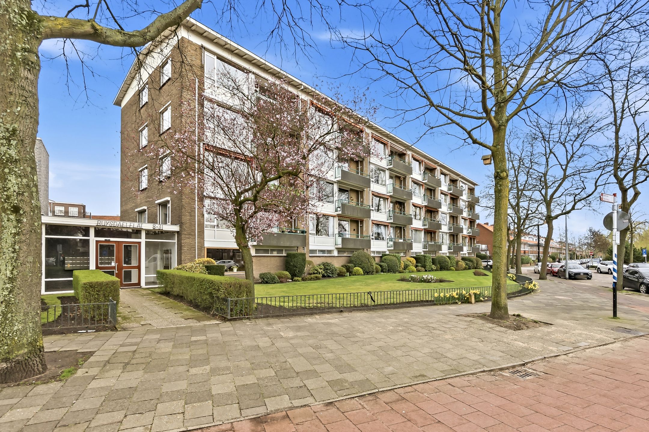 Photo 3 of Ruysdaelplein 13