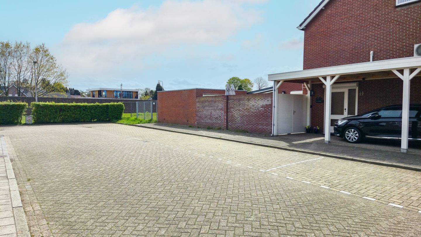 Spacious extended semi-detached home with four bedrooms in St. Willebrord — 72