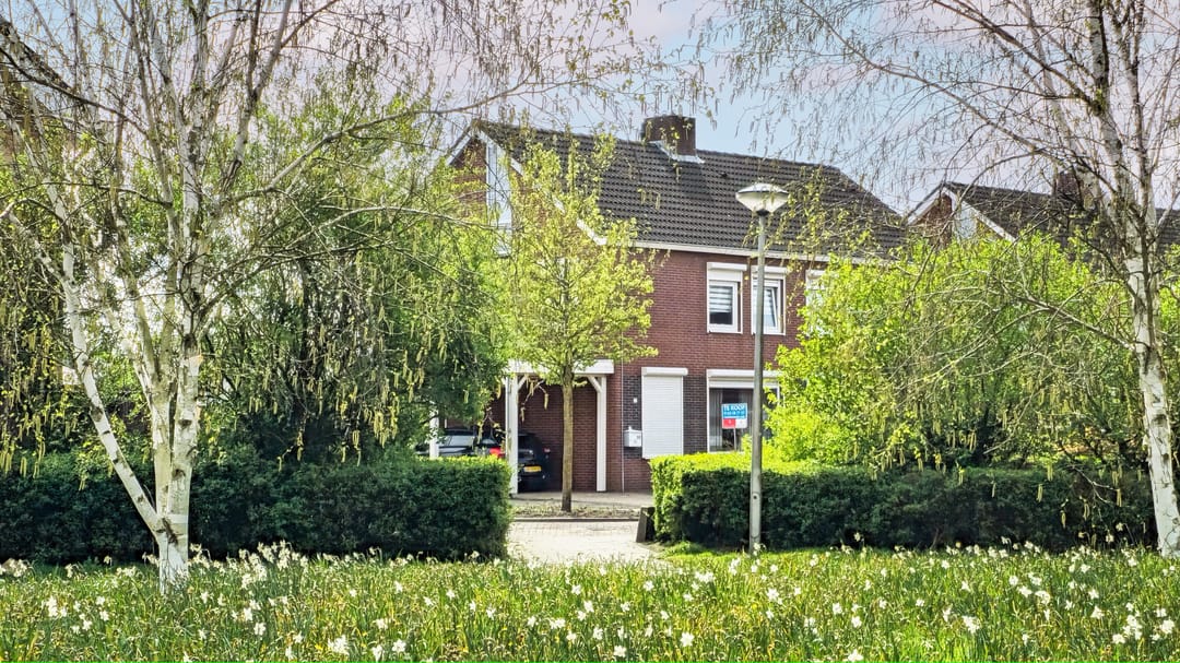 Spacious extended semi-detached home with four bedrooms in St. Willebrord — 75