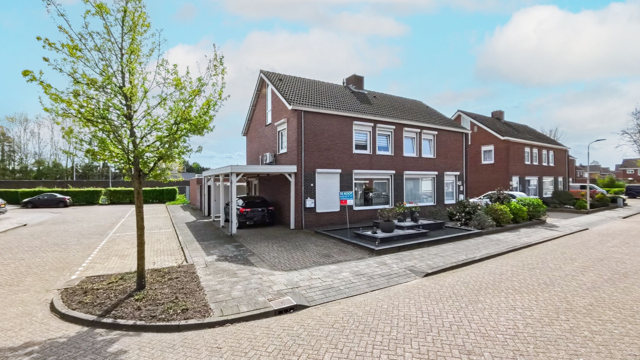 Spacious extended semi-detached home with four bedrooms in St. Willebrord — 76