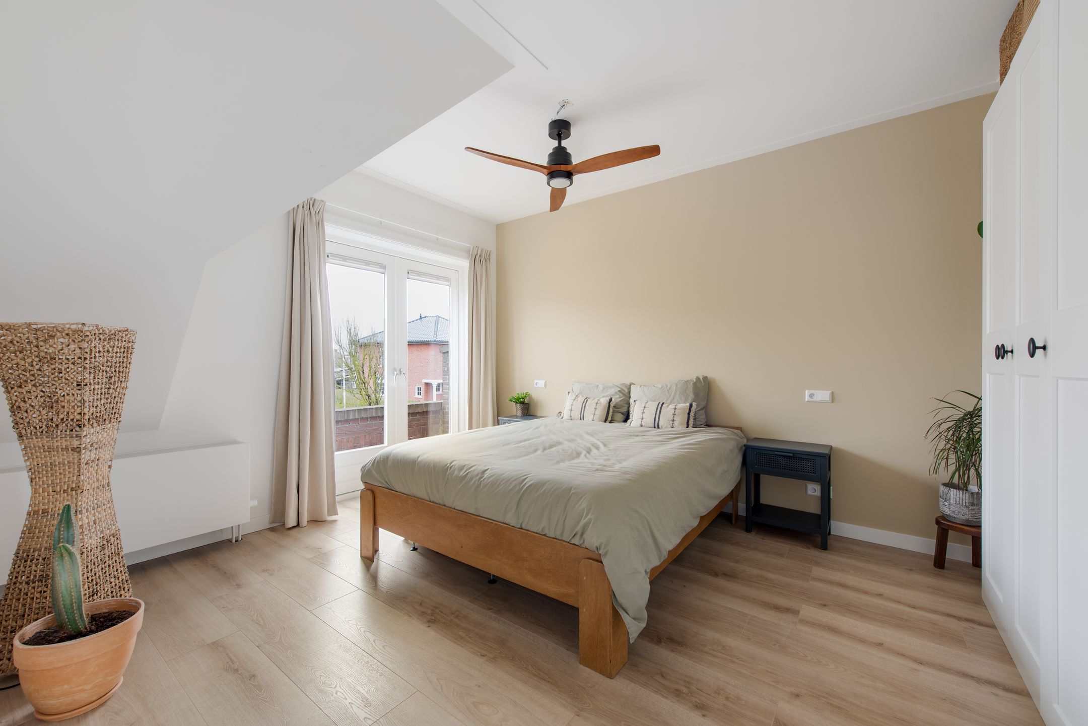 Photo 21 of Brederodestraat 72