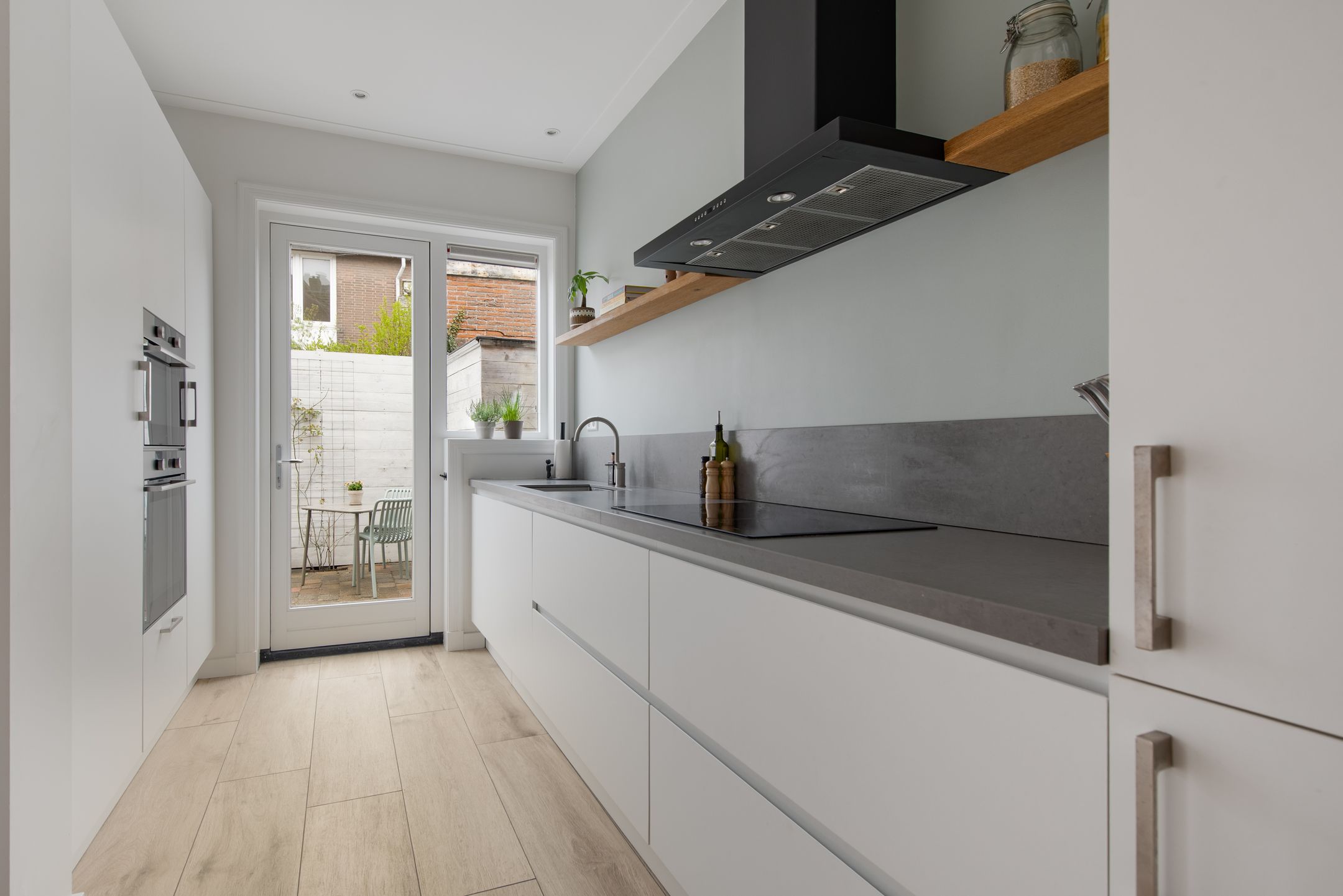 Photo 9 of Brederodestraat 72