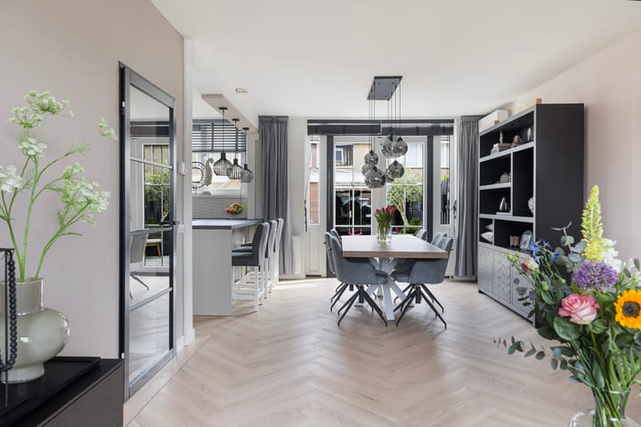 Photo 2 of Meindert Hobbemastraat 26