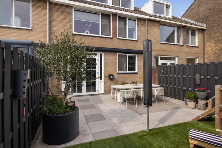 Photo 4 of Meindert Hobbemastraat 26