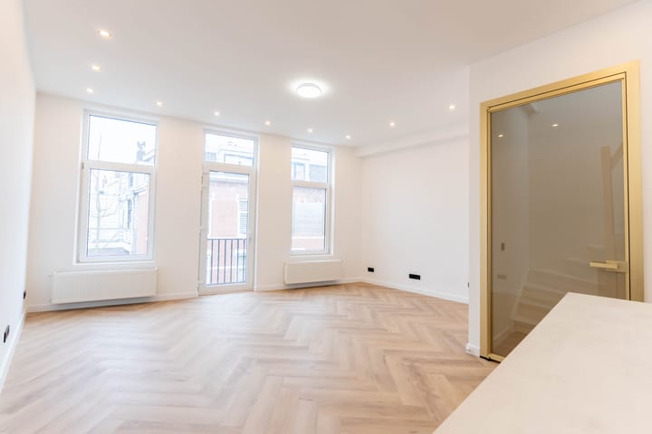 Photo 2 of Willem van Hillegaersbergstraat 64-B