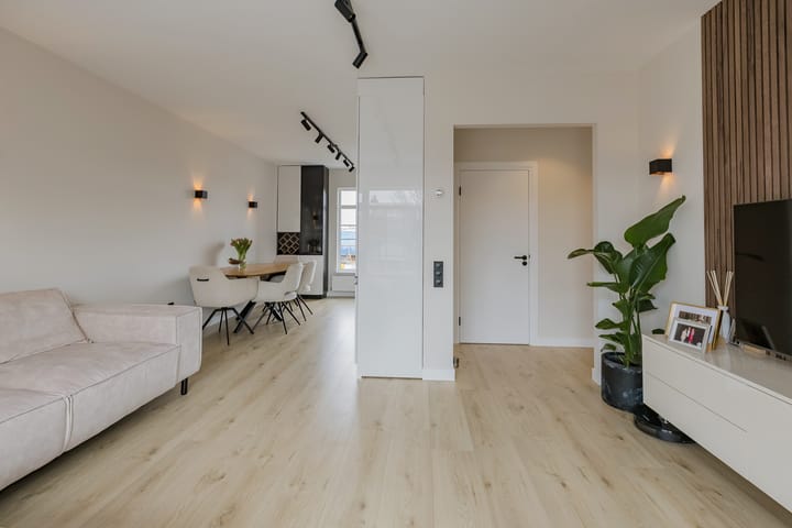 Photo 4 of Linnaeusstraat 153