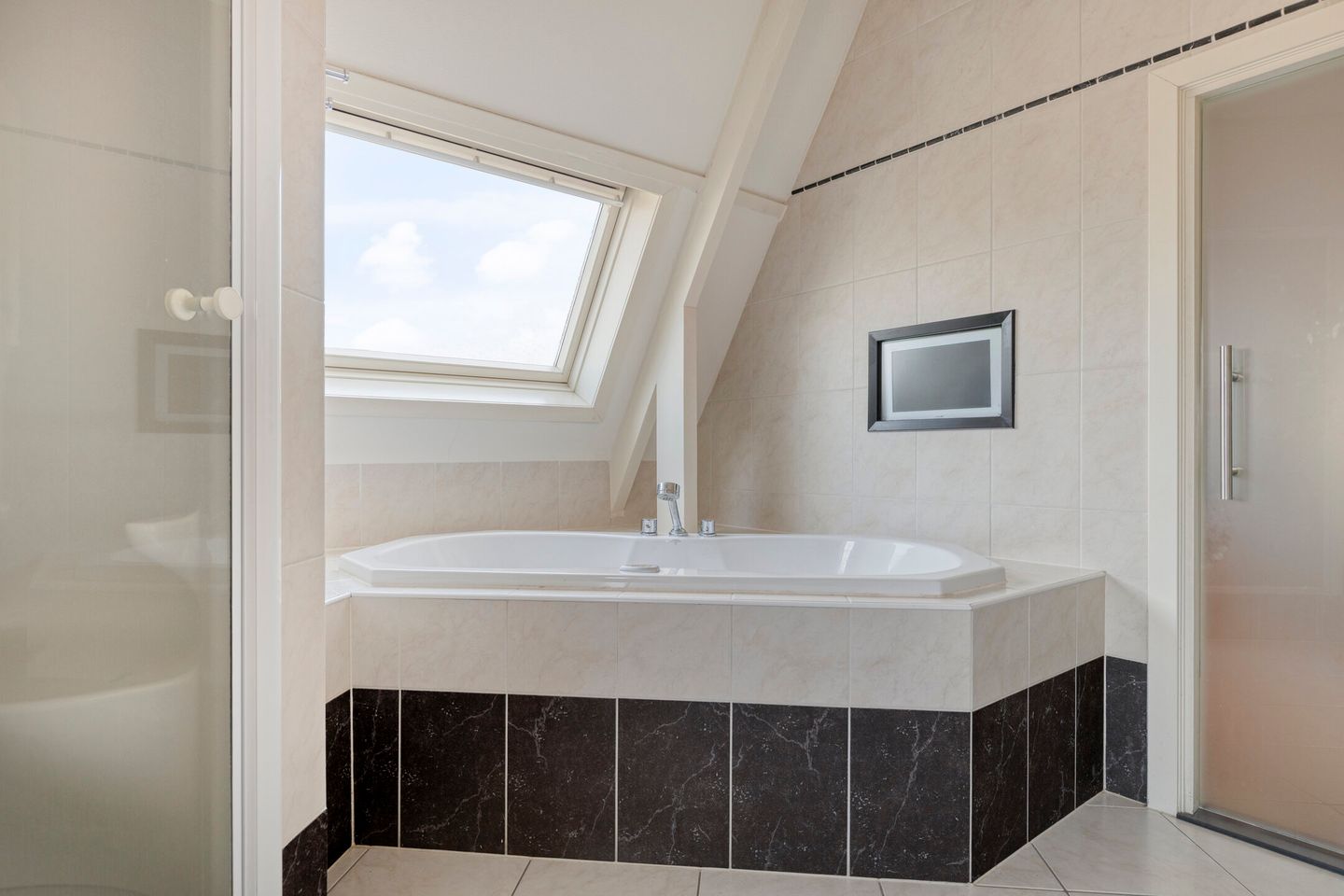 Photo 25 of Radiostraat 65