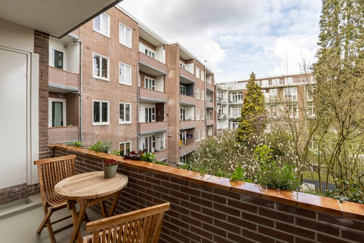 Photo 3 of Courbetstraat 44-2