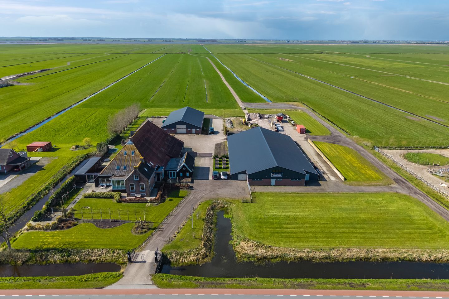 Bekijk foto 1 van Straatweg 1