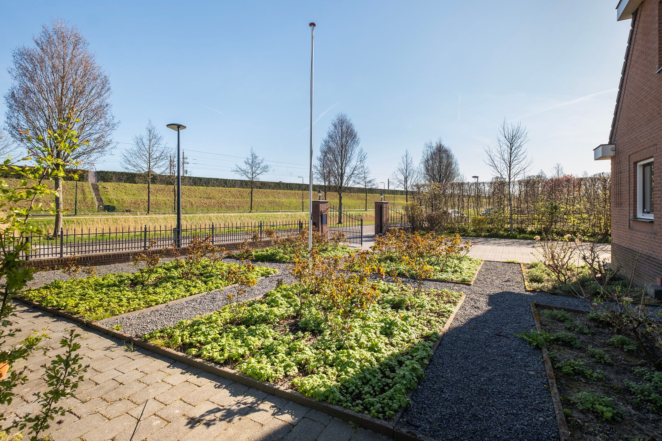 Photo 3 of Forint 38