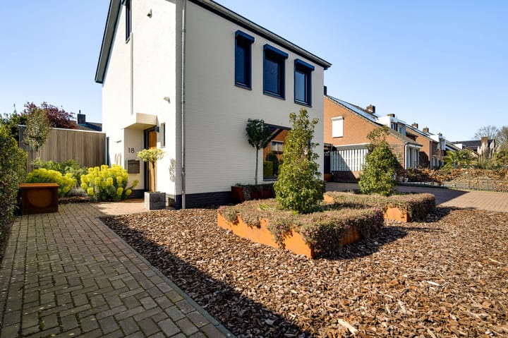 Photo 3 of Meidoornstraat 18