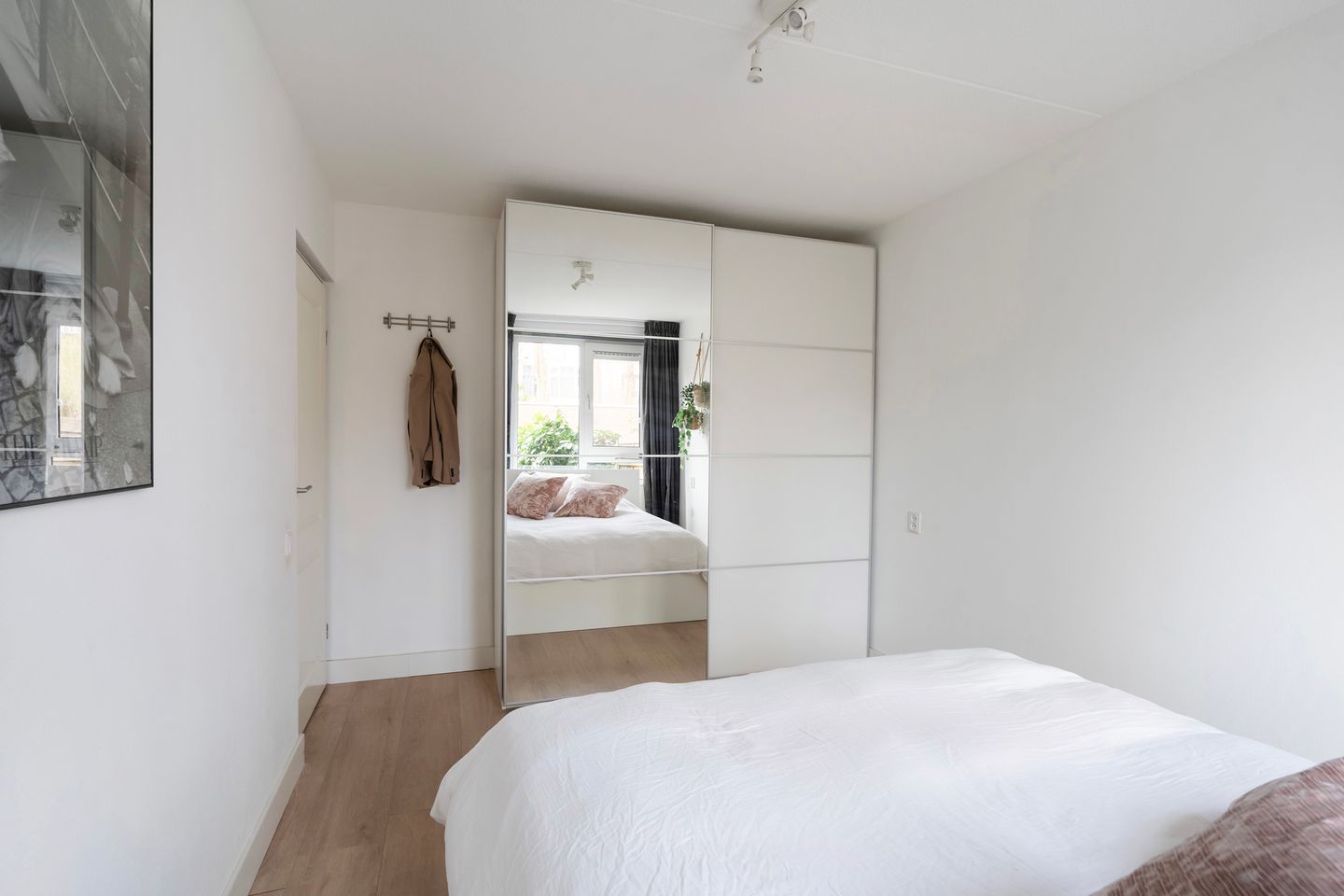 Spacious Ground Floor Apartment with Large Garden in Rotterdam Oude Noorden — 25