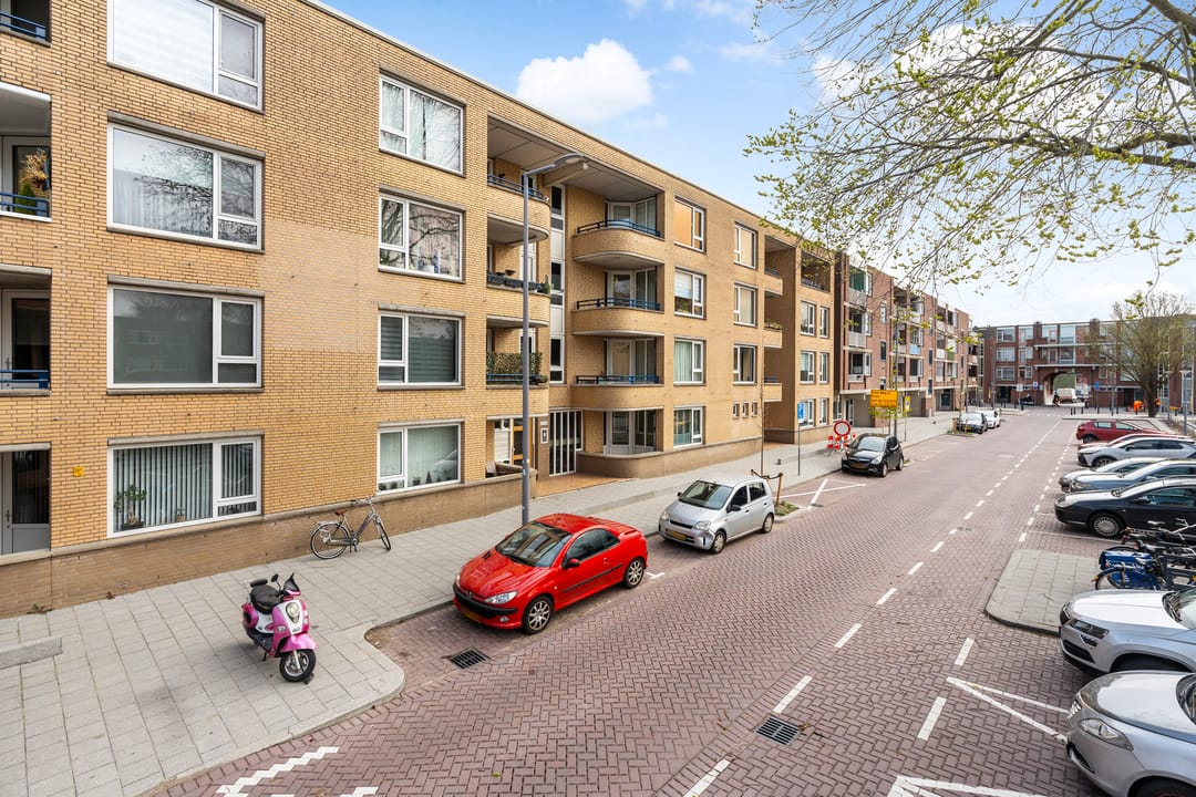 Spacious Ground Floor Apartment with Large Garden in Rotterdam Oude Noorden — 32