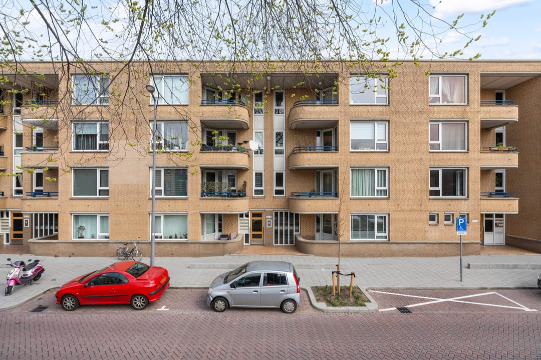 Spacious Ground Floor Apartment with Large Garden in Rotterdam Oude Noorden — 31