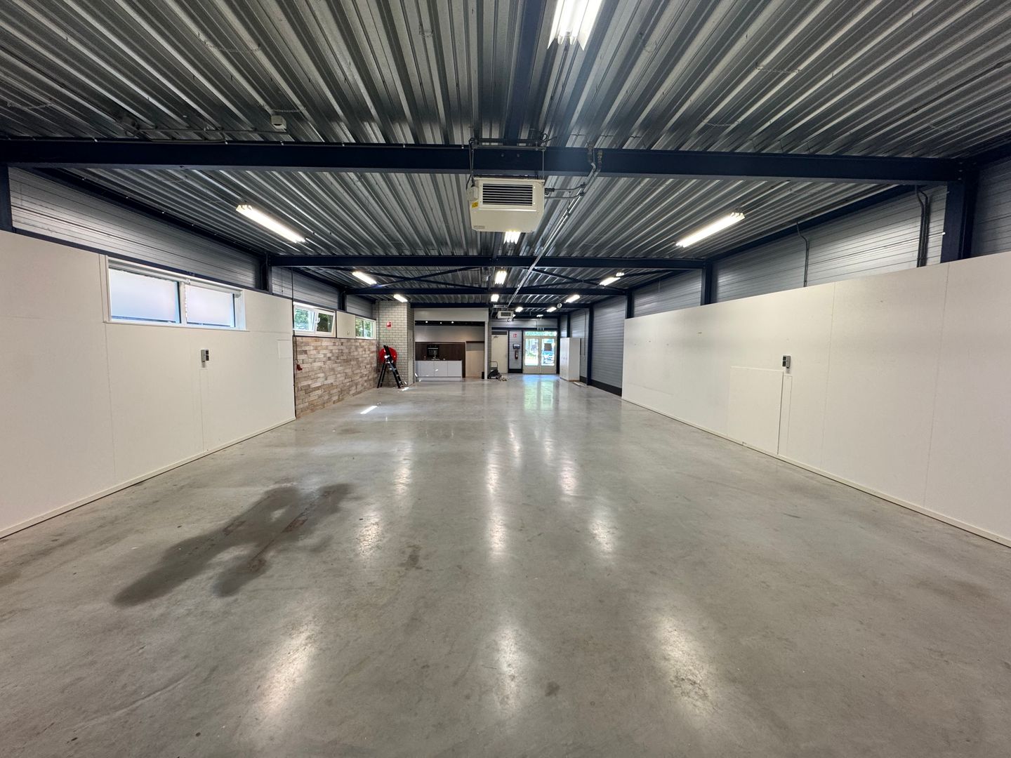 View photo 2 of Randweg 13-a