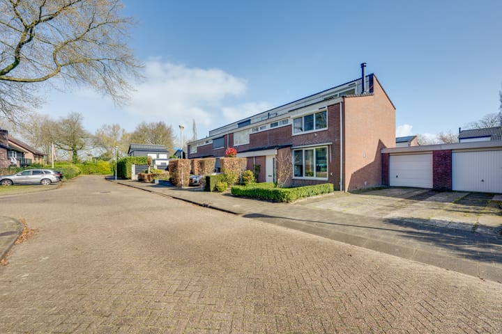 Photo 2 of Kamperfoelielaan 7