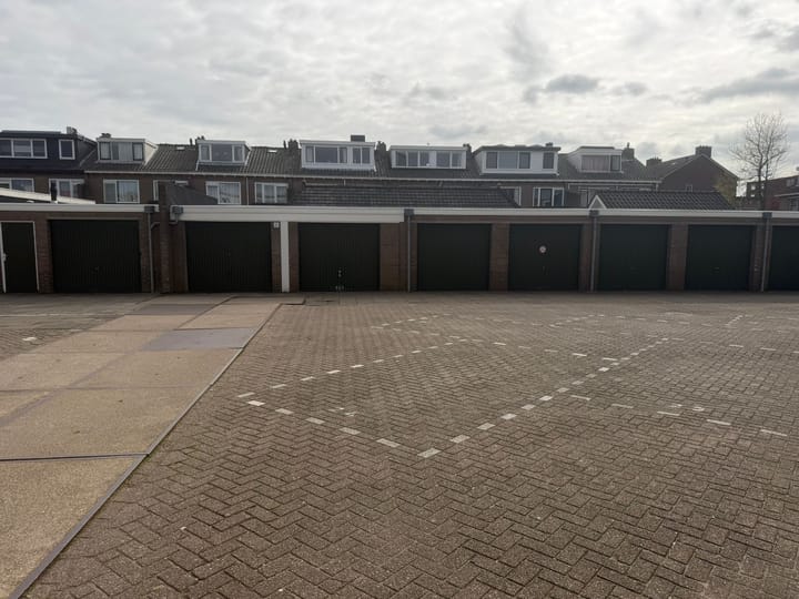 Photo 5 of Van Nesstraat 25