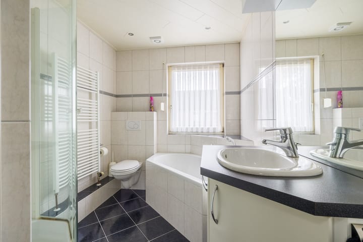 Photo 4 of Heinsbergstraat 9