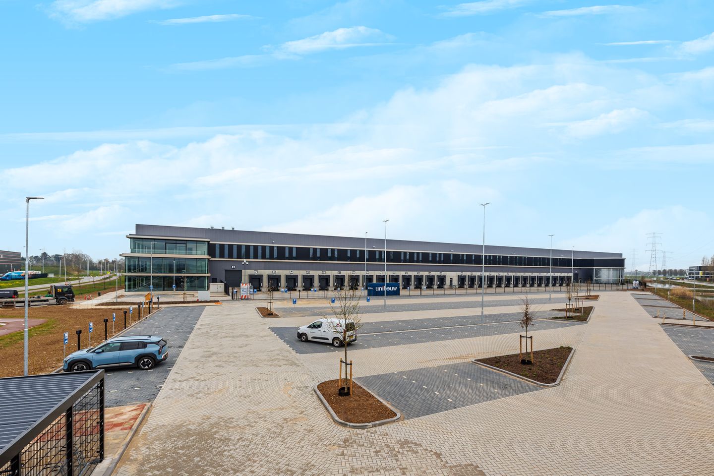 View photo 4 of Linie 9