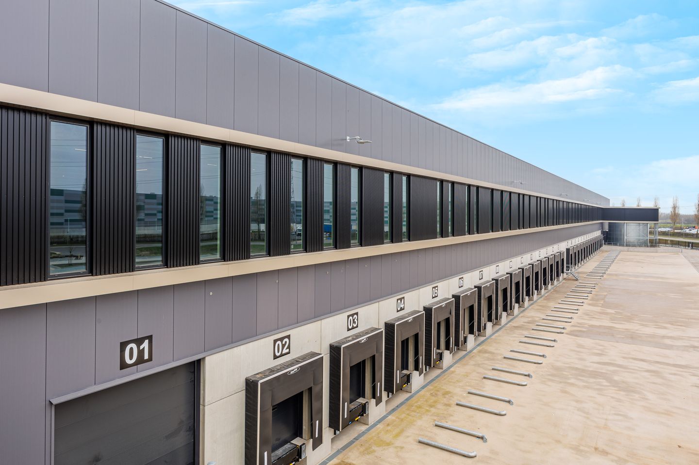 View photo 2 of Linie 9