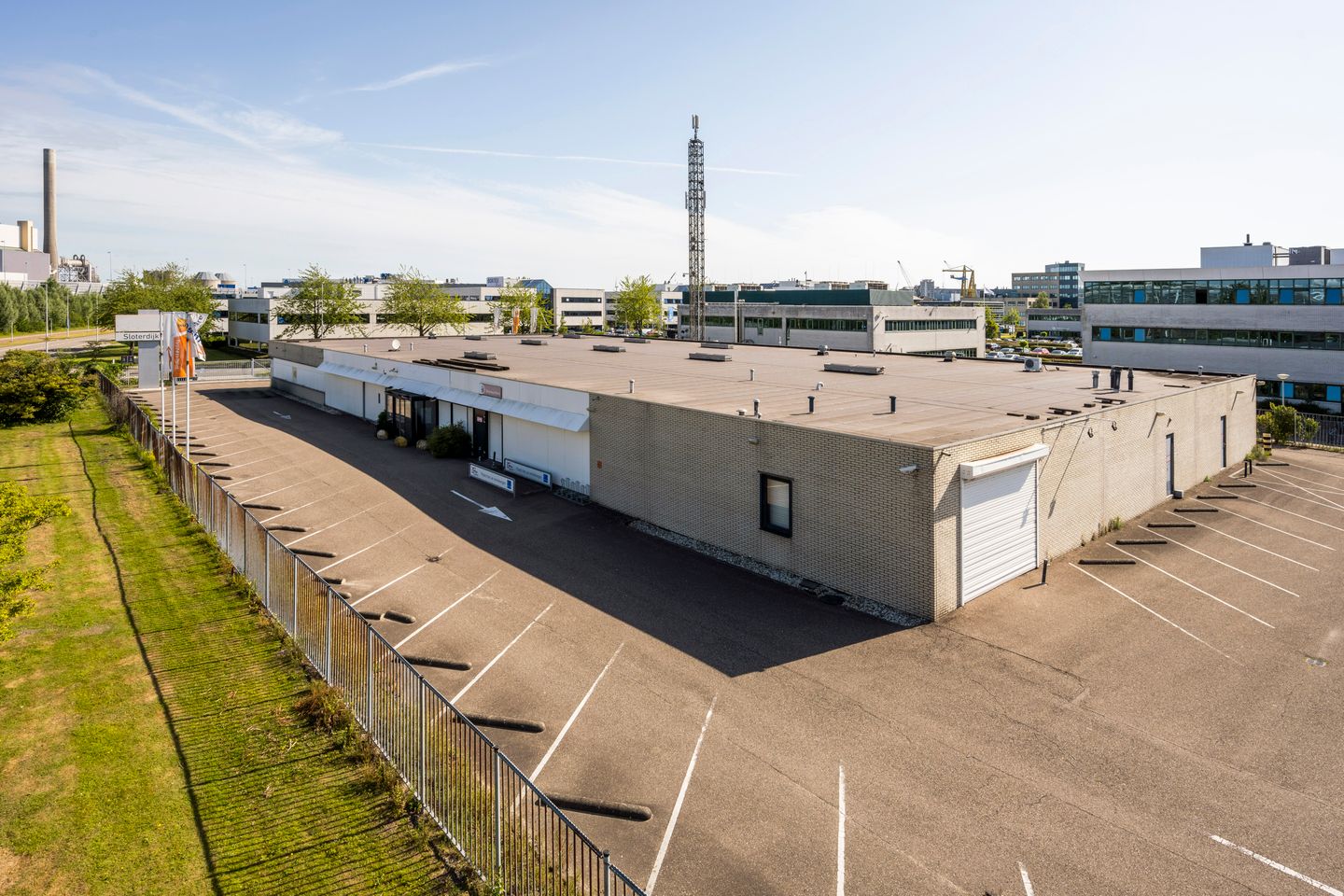 View photo 2 of Zekeringstraat 49