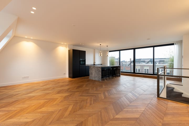 Photo 4 of Valeriusstraat 138-3