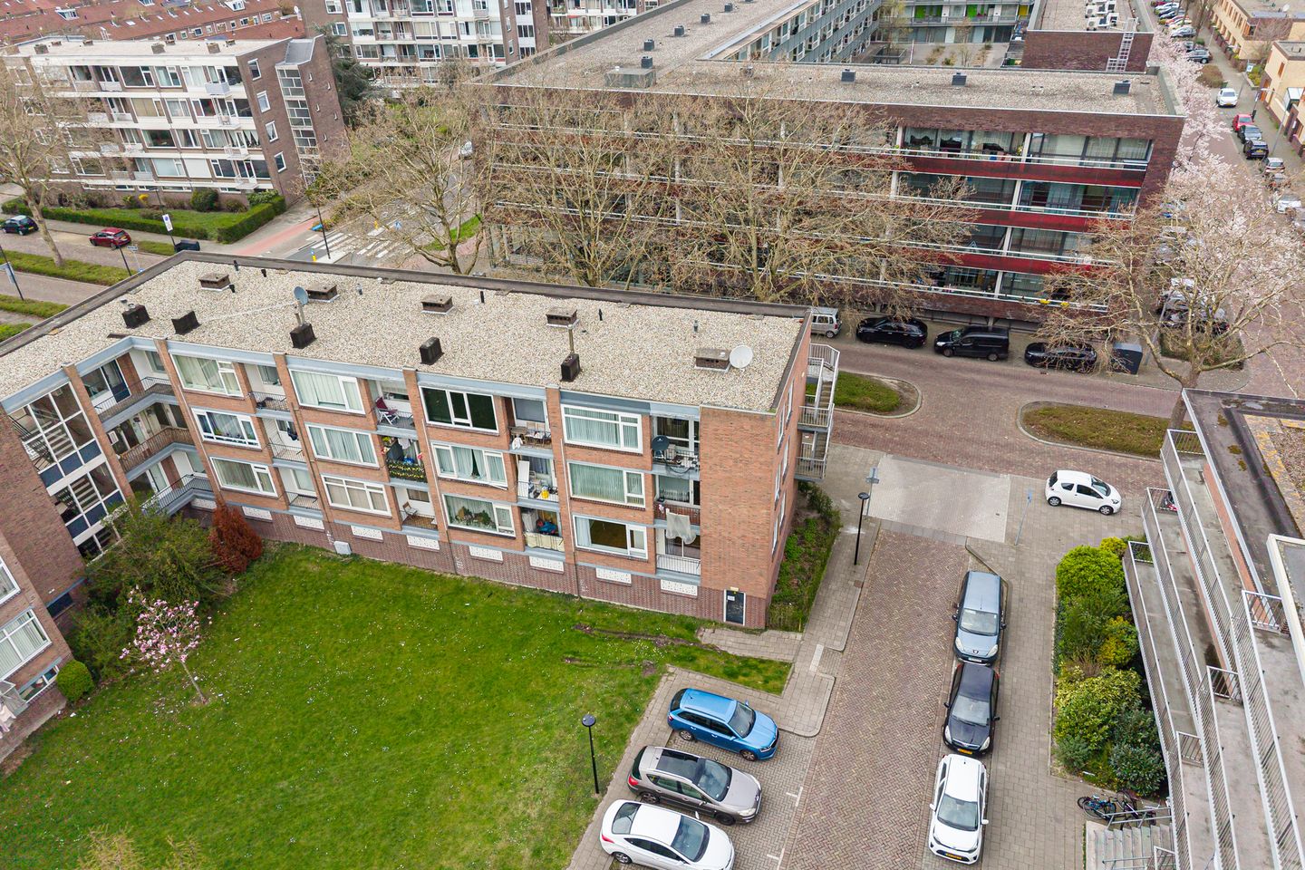 Photo 4 of van der Duyn van Maasdamlaan 96-A