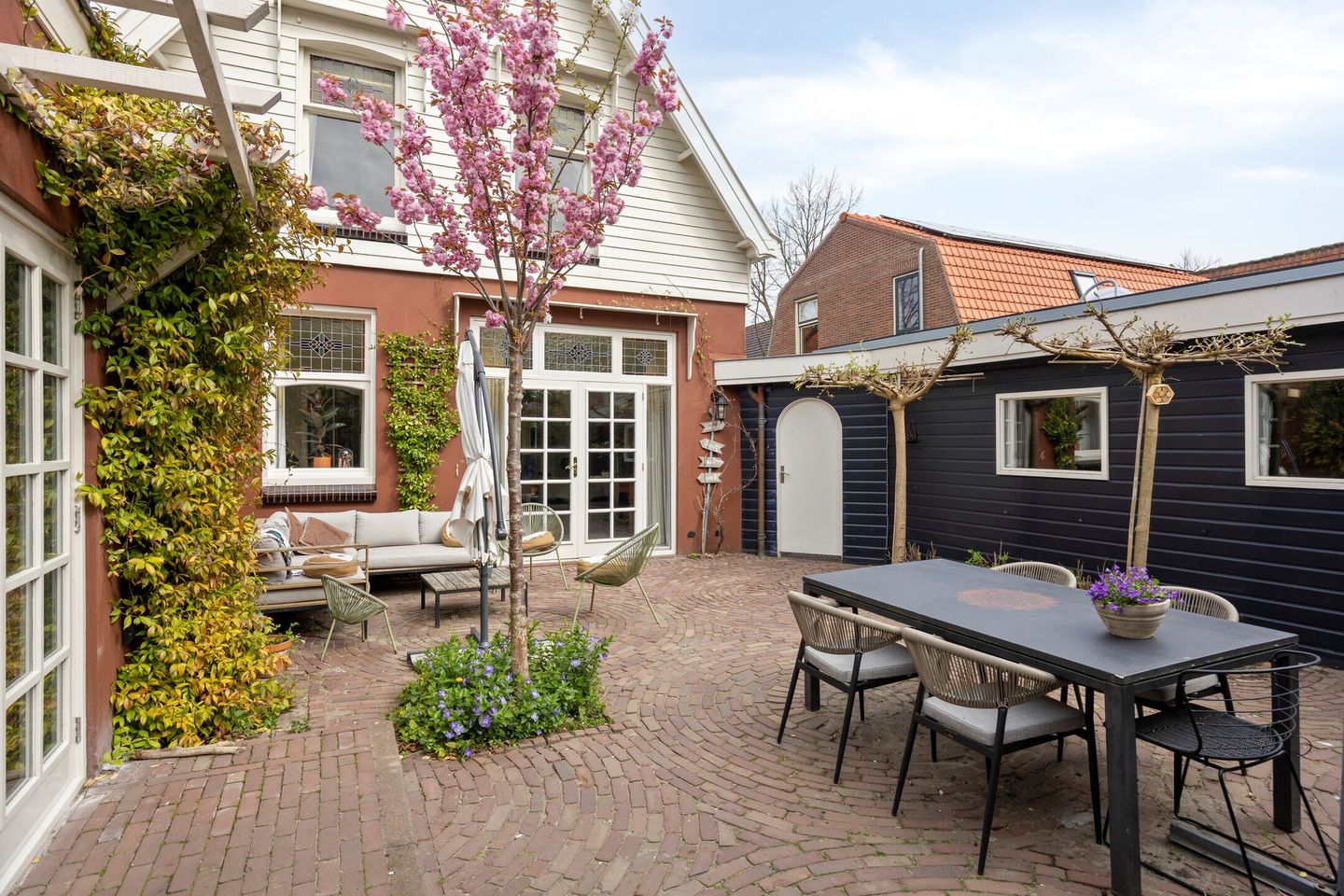 Photo 40 of Hobbemastraat 26