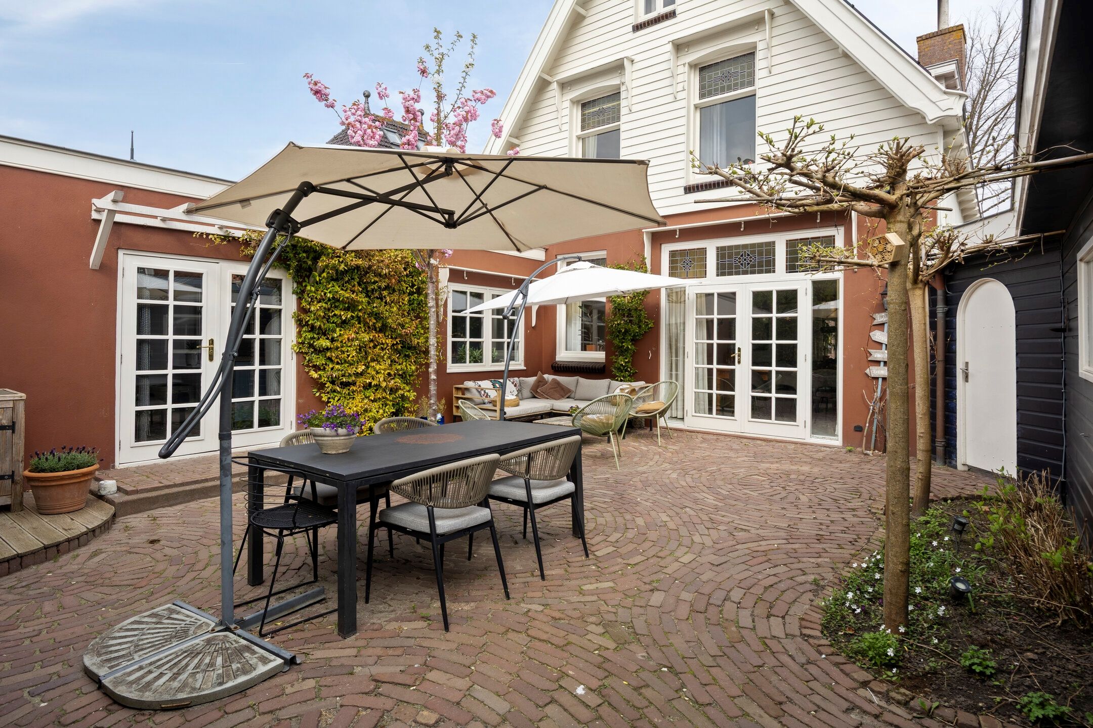 Photo 39 of Hobbemastraat 26