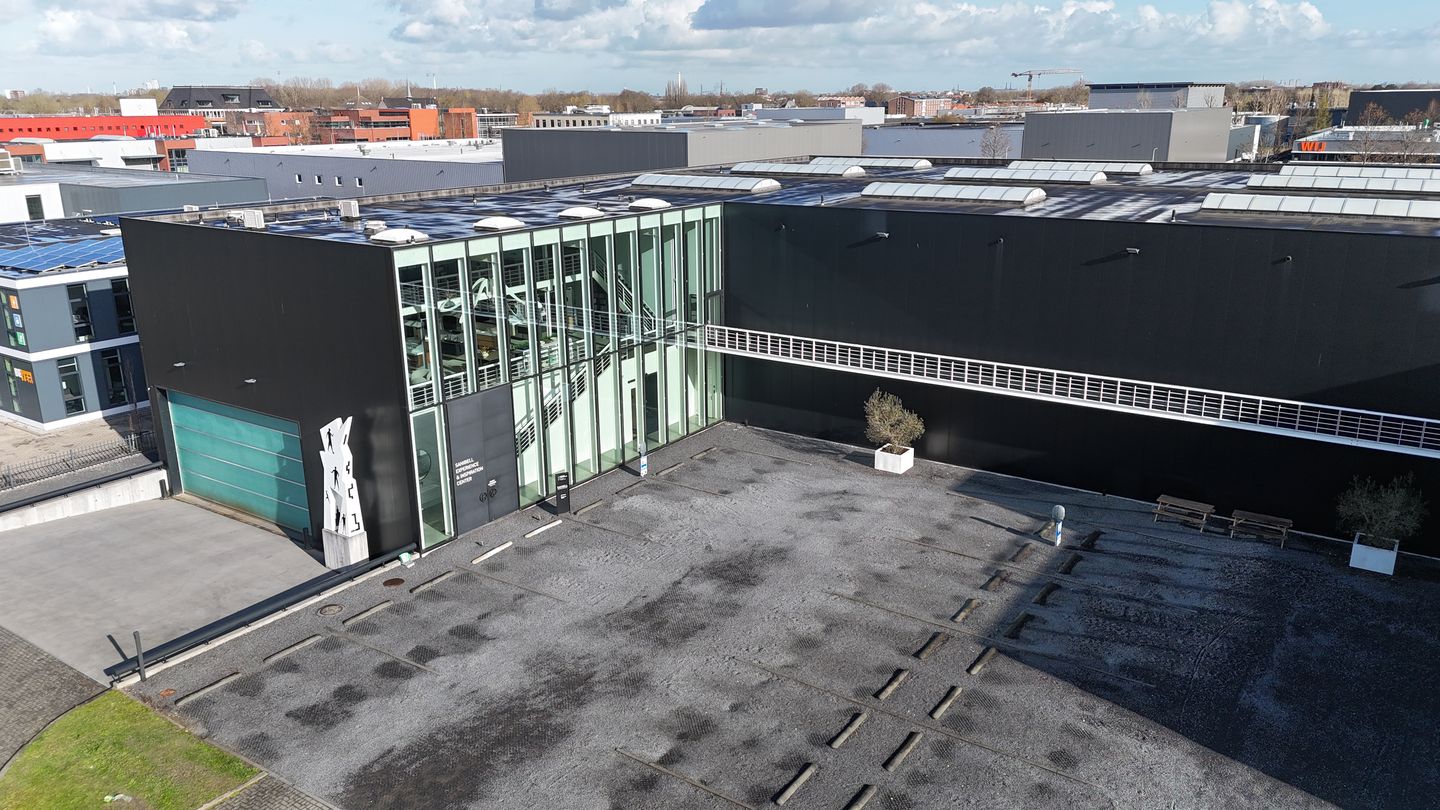 Bekijk foto 4 van Ferrarilaan 8