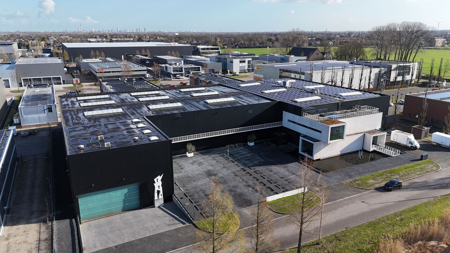 Bekijk foto 2 van Ferrarilaan 8