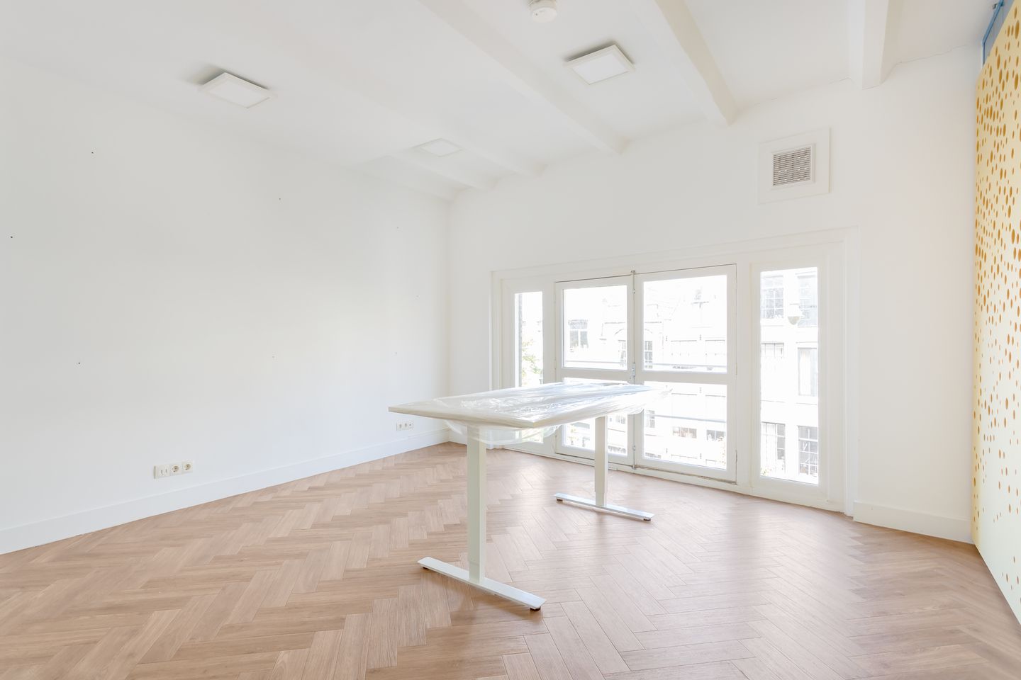 View photo 4 of Nieuwezijds Voorburgwal 68