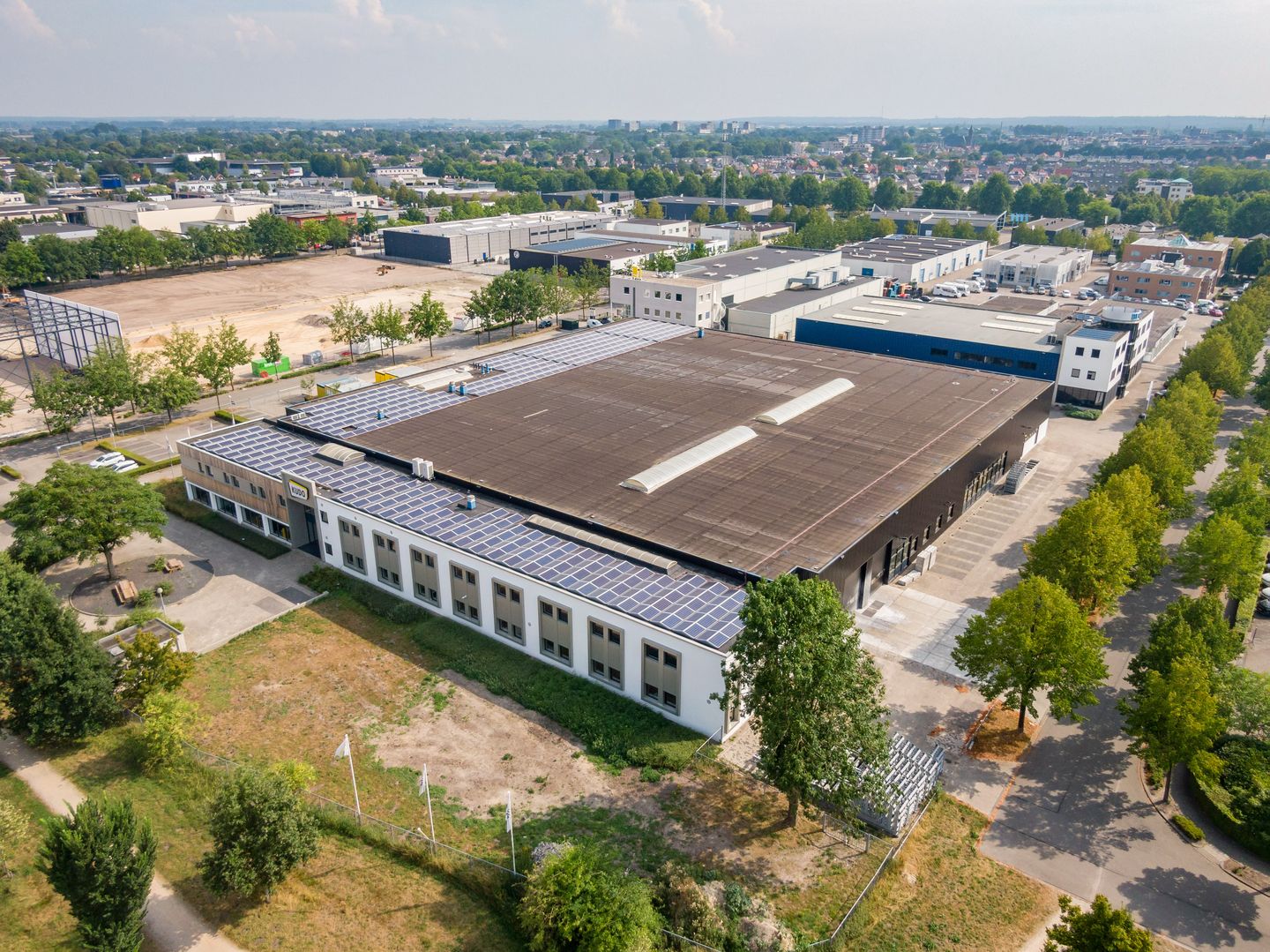 View photo 2 of Storkstraat 25