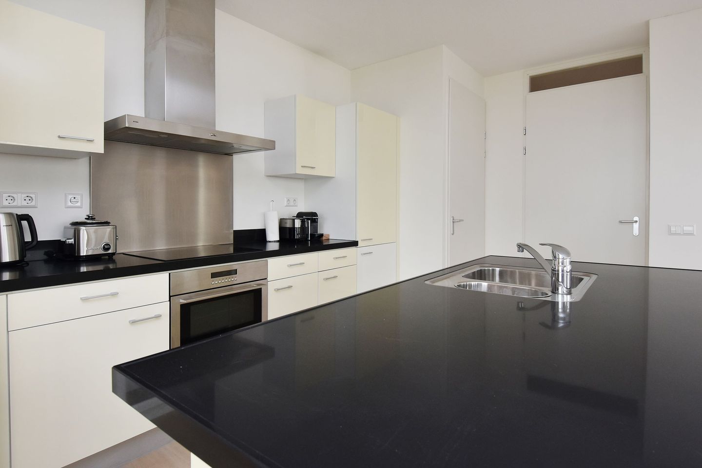 Photo 10 of Kruisplein 422