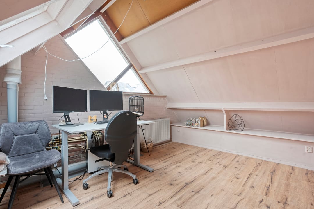 Photo 32 of Julianastraat 17