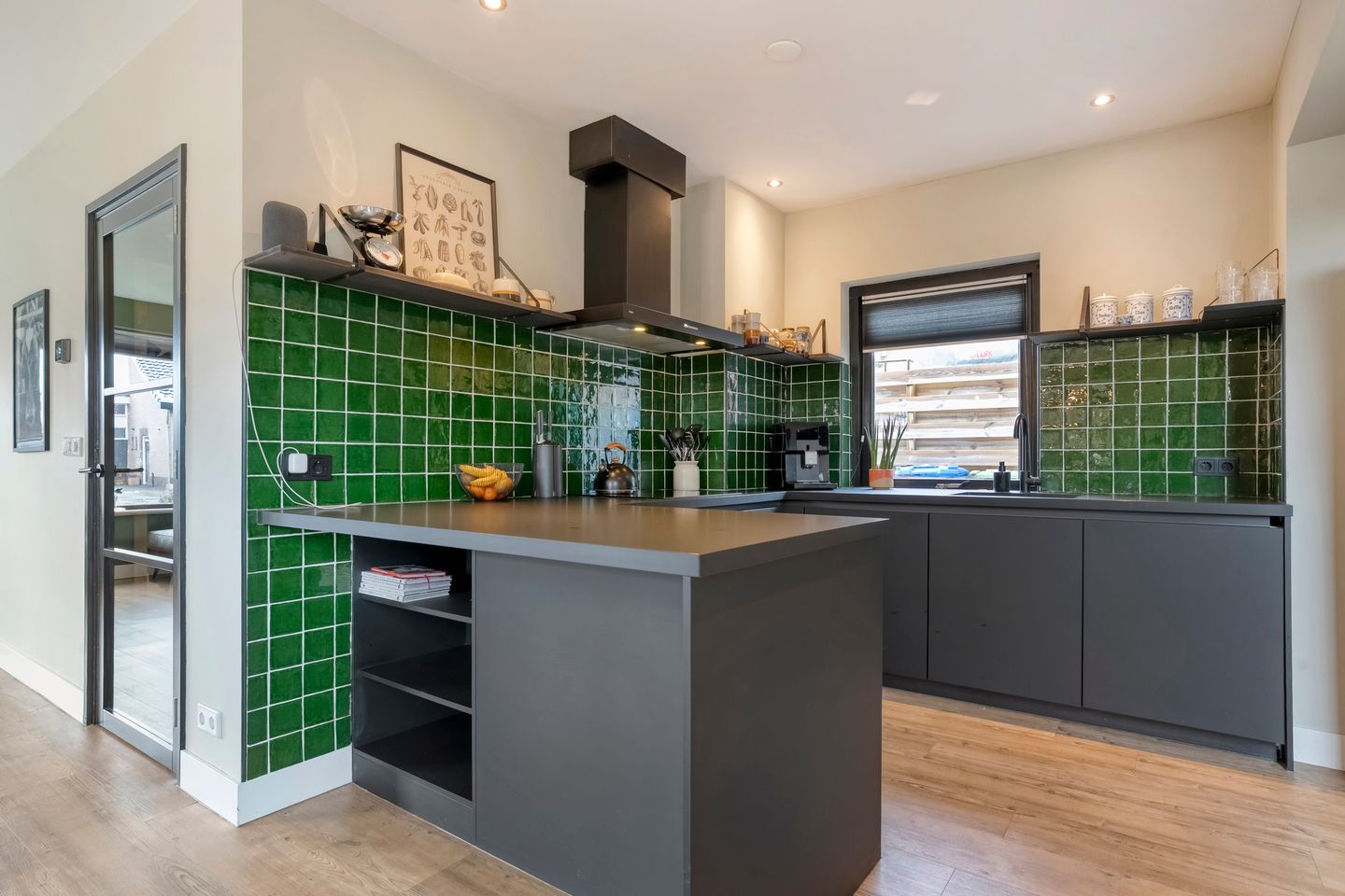 Photo 10 of Julianastraat 17