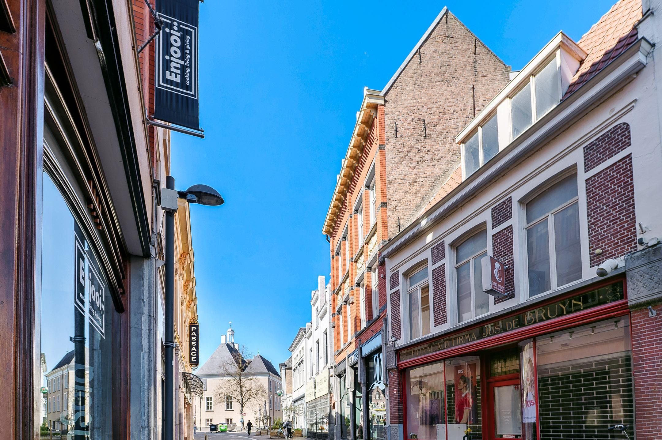 Photo 12 of Raadhuisstraat 9-B