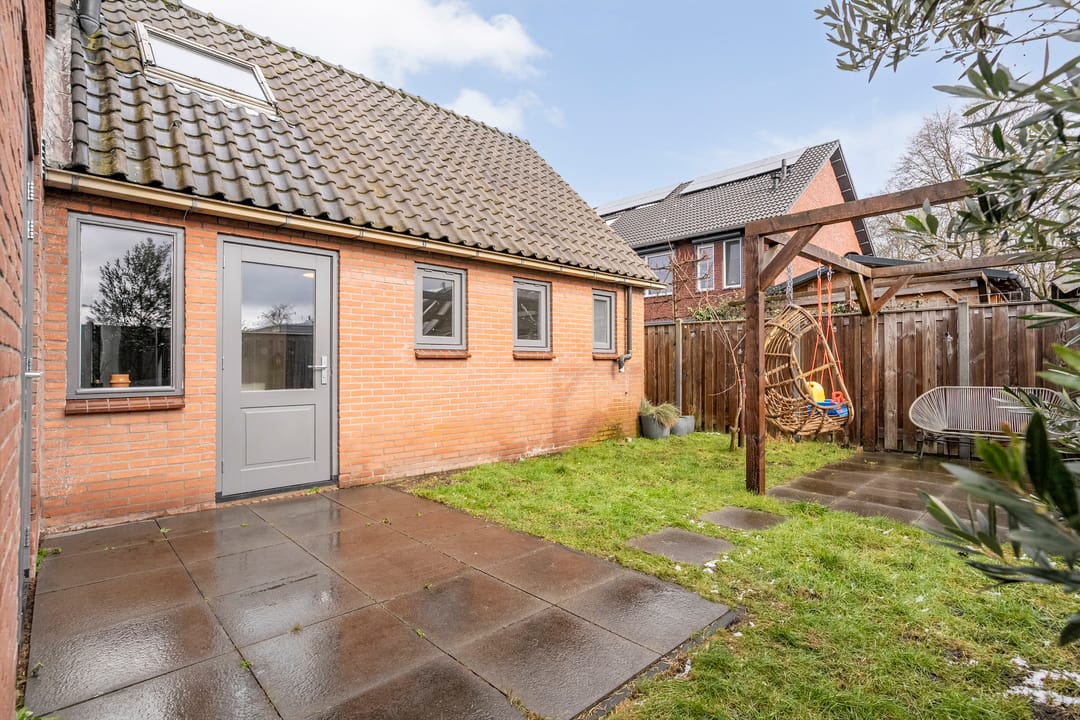 Photo 37 of Julianastraat 17