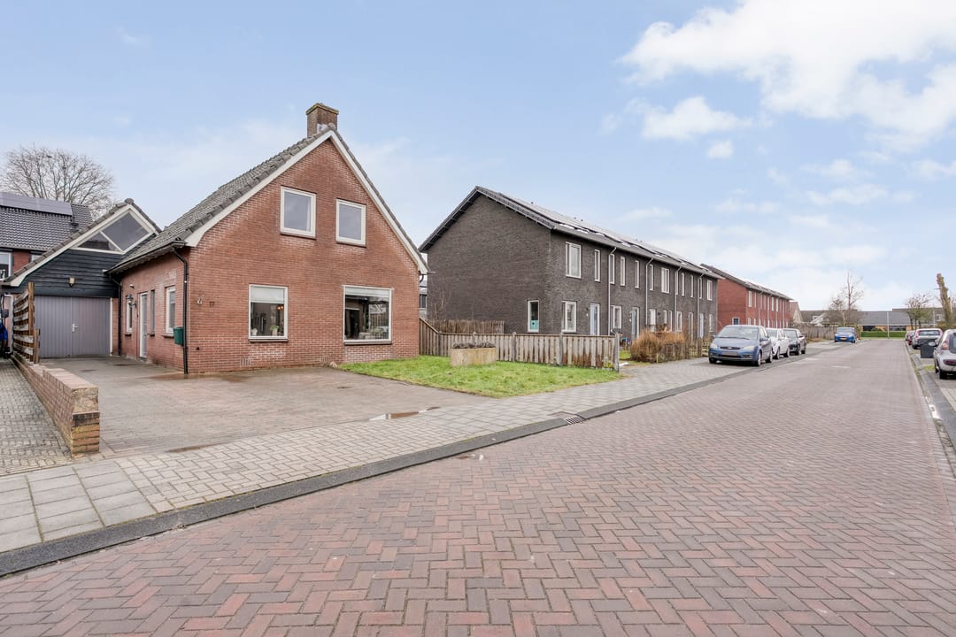 Photo 41 of Julianastraat 17