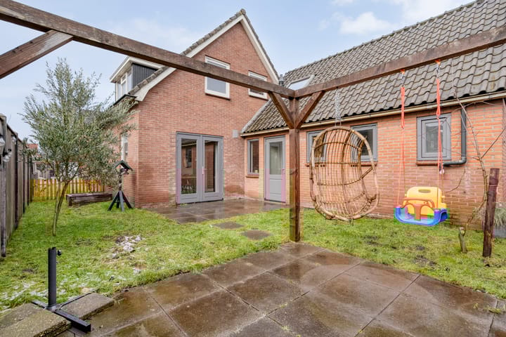 Photo 4 of Julianastraat 17