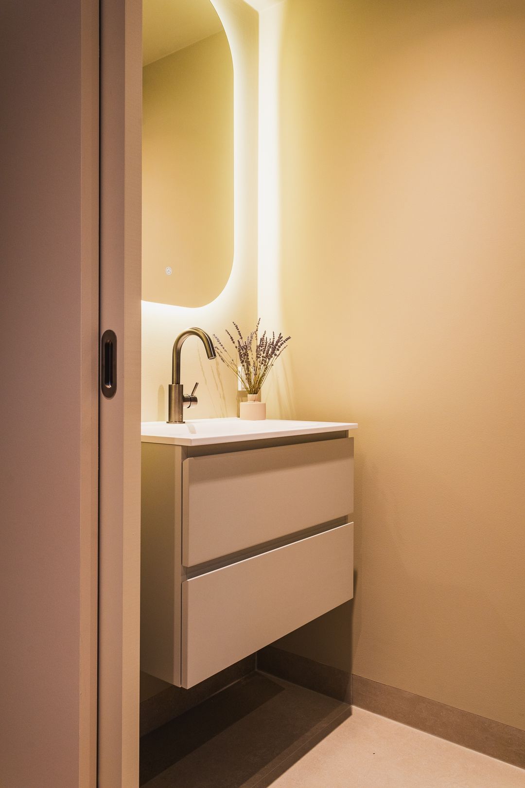 Photo 32 of Hugo de Grootstraat 1-A