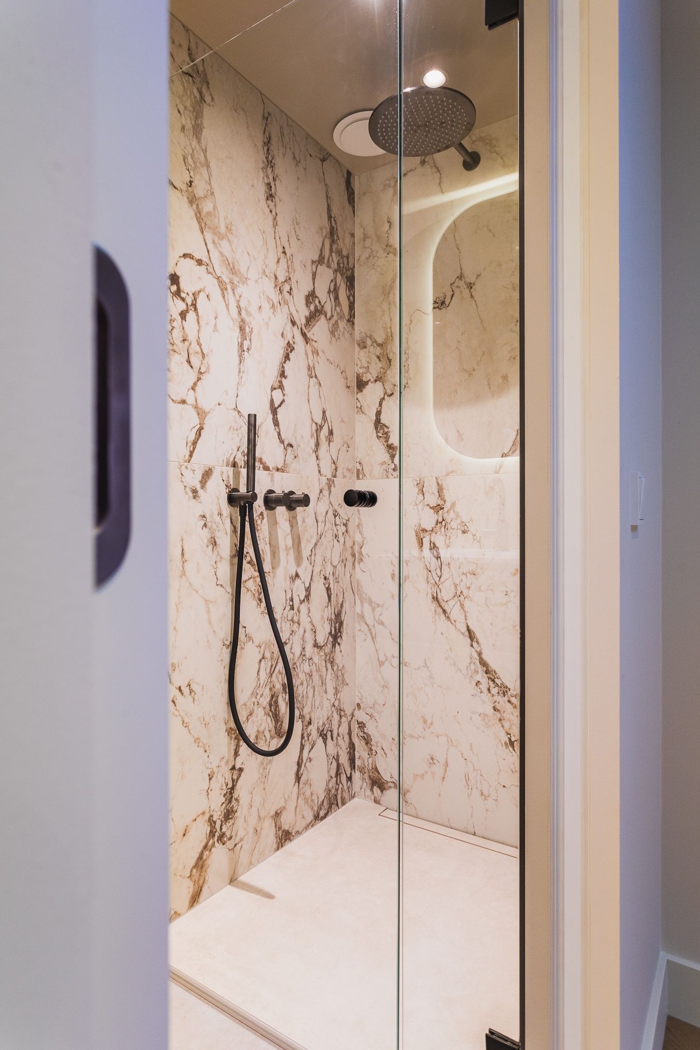 Photo 36 of Hugo de Grootstraat 1-A