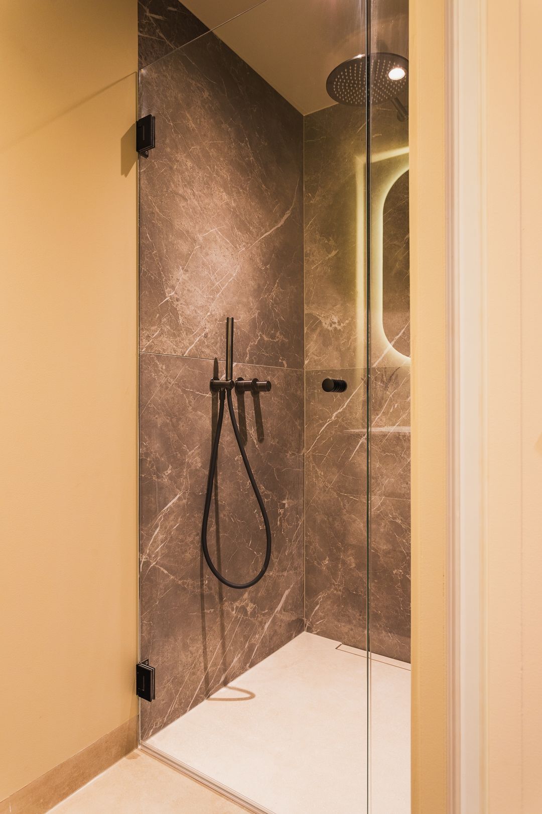 Photo 31 of Hugo de Grootstraat 1-A