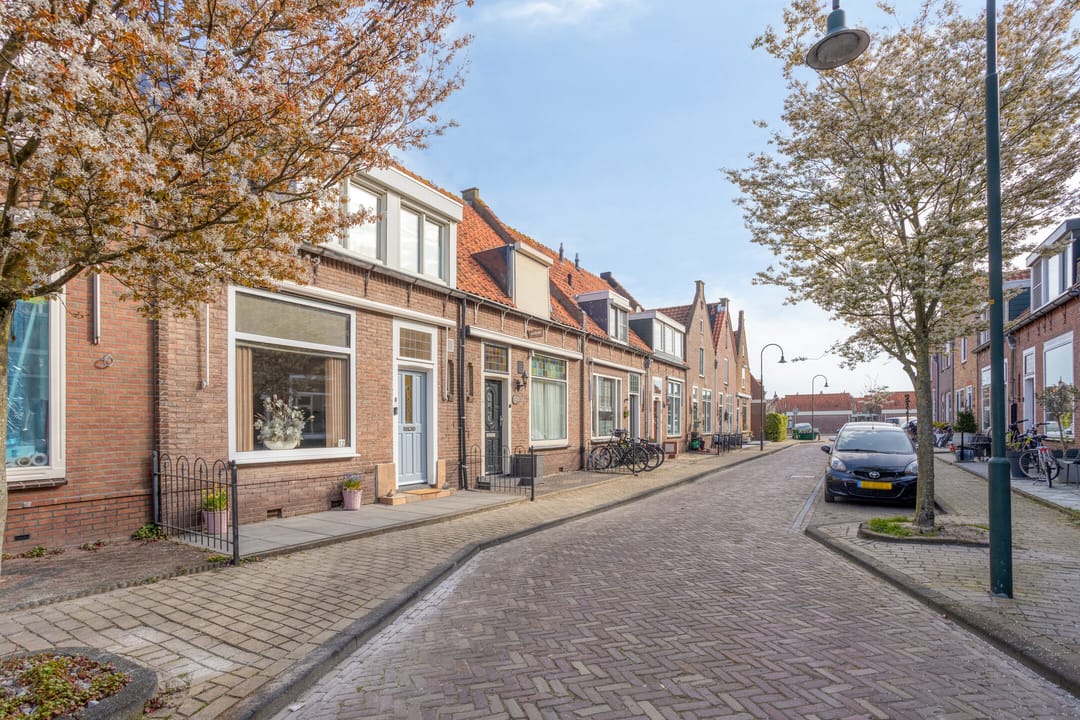 Photo 32 of Dokter Weversstraat 12