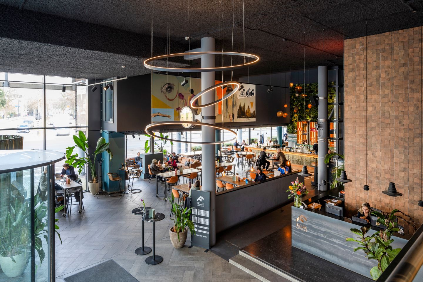 Bekijk foto 2 van Kennemerplein 6-20