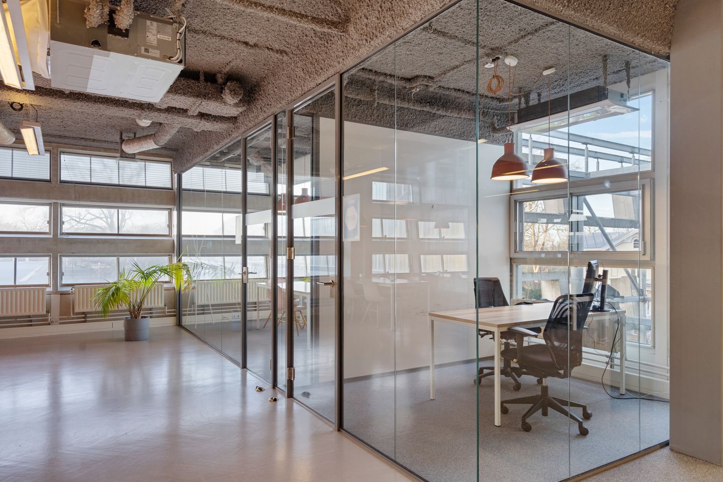 Bekijk foto 3 van Kennemerplein 6-20