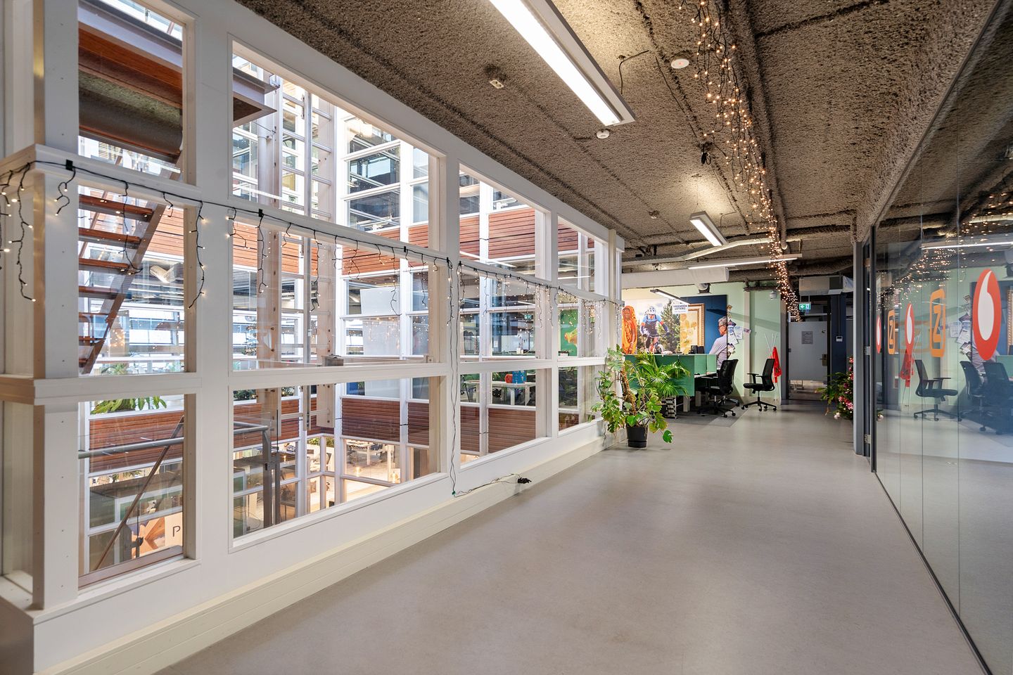 Bekijk foto 4 van Kennemerplein 6-20