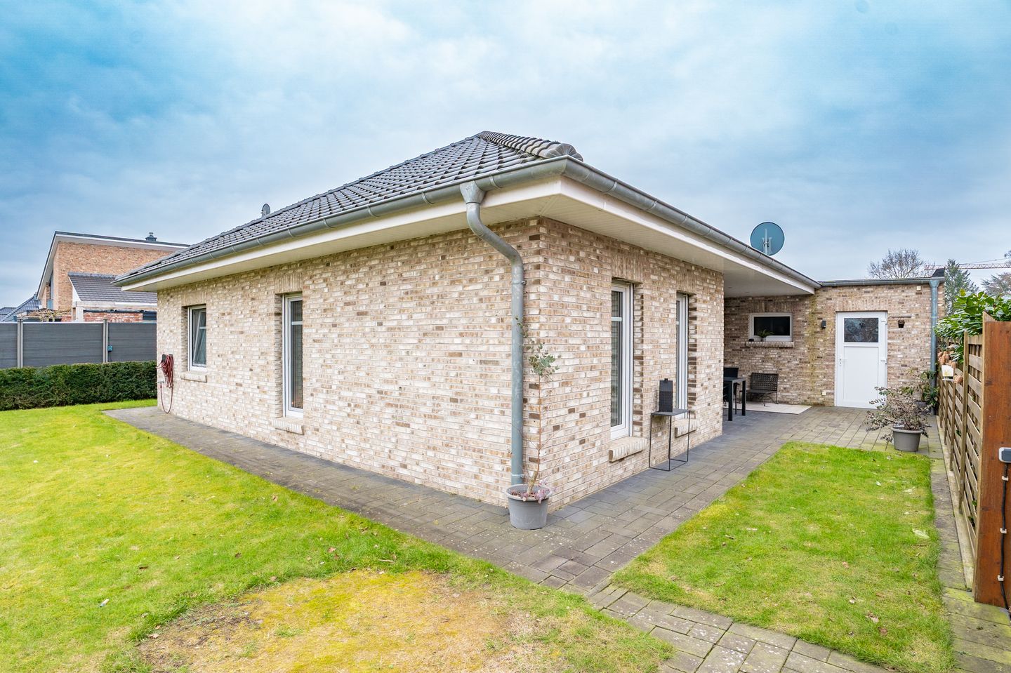 Charming Bungalow with Private Boat Dock Near the Ems — 29