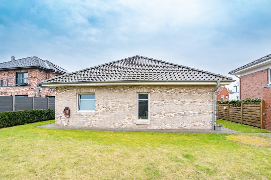 Charming Bungalow with Private Boat Dock Near the Ems — 28
